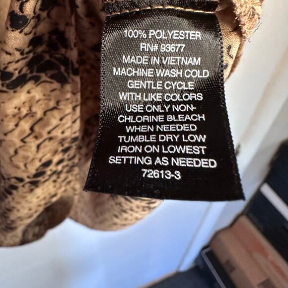 Womans worthington snake print sleeveless blouse size small - Picture 5 of 6